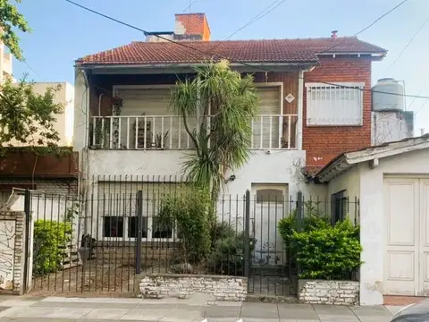 *CASA PH DE 3 AMB. EN N 1ER PISO POR ESCALERA, AL FRENTE