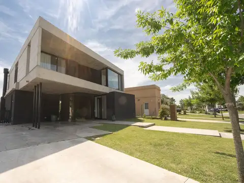 Casa en Venta en Pilar del Este - San Eduardo, USD 245.000