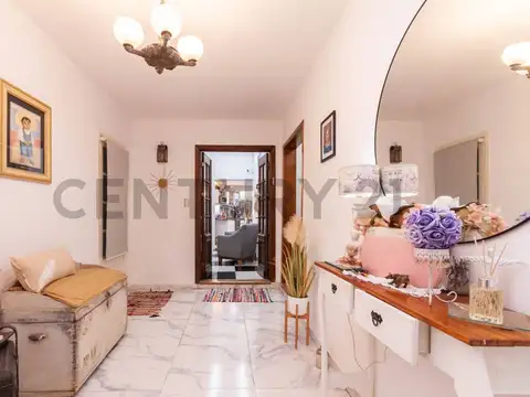 VENTA CASA 4 AMBIENTES CON COCHERA EN LANÚS