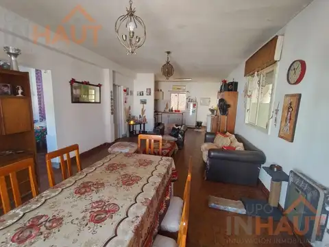 Casa de tres dormitorios con dos departamentos en Neuquen