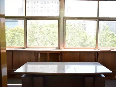 VENTA OFICINA EXCELENTE UBICACION MONSERRAT