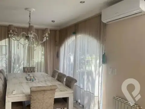 Casa en Alquiler con 1 cochera