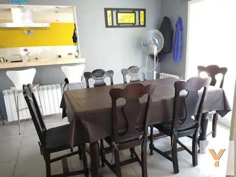 Casa 6 ambientes con 2 baños