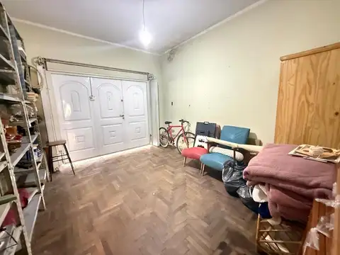Casa con 2 viviendas y gran fondo en Villa Adelina