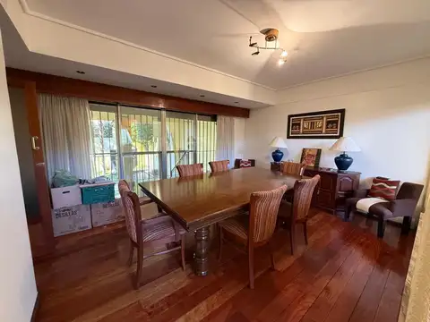 Casa en Venta con 4 cocheras