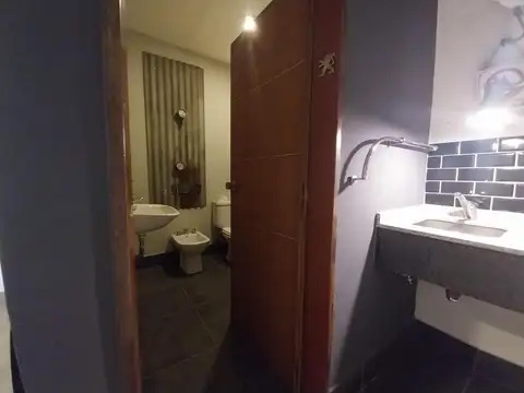 LOCAL CON RENTA KIOSCO + COMIDAS AL PASO (PRECIO + CUOTAS)