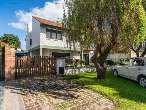 VENTA Casa 4 Ambientes con Parque quincho Caisamar