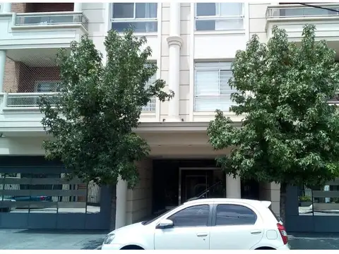 VENTA DE SEMIPISO 4 AMBIENTES CON COCHERA EN RAMOS MEJIA SUR