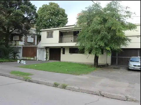 Casa de 4 niveles sobre PASAJE 2 DE ABRIL al 300 en alquiler comercial