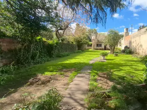 CASA VENTA 3 AMB COCHERA GRAN LOTE + DEPTO 3 AMB