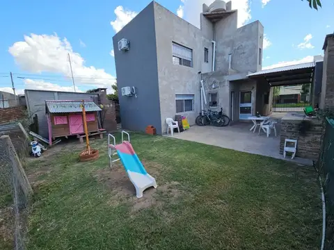 CASA VENTA/PERMUTA TRES DORMITORIOS Y PATIO ROLDAN