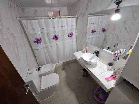 CASA VENTA/PERMUTA TRES DORMITORIOS Y PATIO ROLDAN