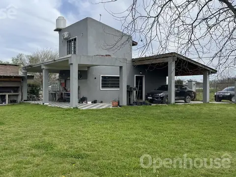 VENTA - CASA CON PISCINA EN BARRIO SEMI CERRADO RINCON DE IRIZAR