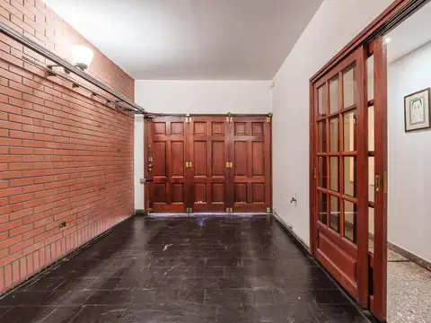 Casa 14 ambientes con 5 baños