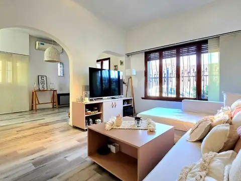 CASA CHALET 4 AMB. CON COCHERA PISCINA Y QUINCHO