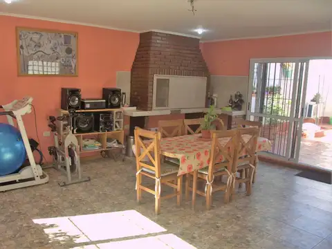 Venta casa 4 ambientes impecab Lomas del Mirador