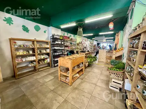 Exc. Local c/ amplia Vidriera - 177m2   Patio