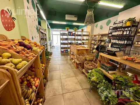 Exc. Local c/ amplia Vidriera - 177m2   Patio