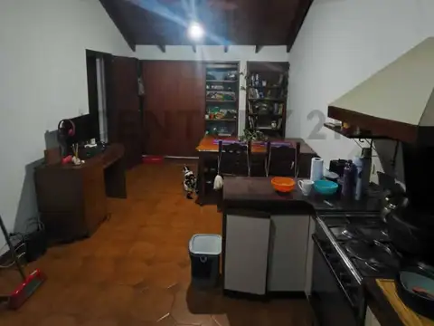 Depto Tipo Casa en Alquiler en Banfield, $ 800.000