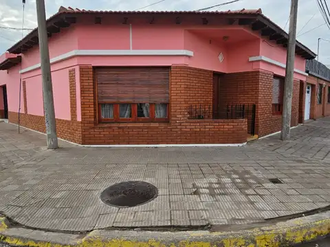 Casa en venta c/ cochera en Punta Alta