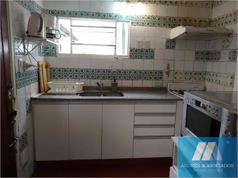 Casa 6 ambientes con 2 baños