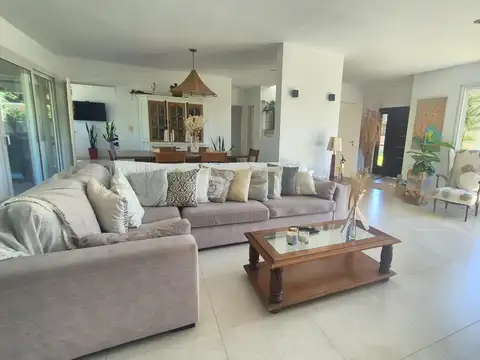 Casa 5 ambientes c/dep, piscina Barrio El Aromo Apto Crédito