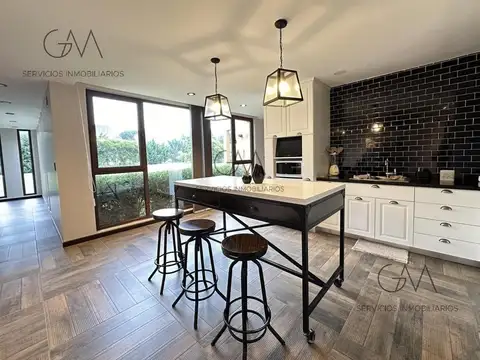 Casa 6 ambientes con 5 baños