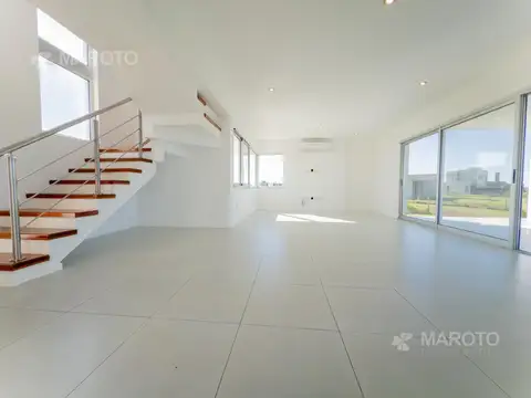 Casa 6 ambientes con 3 baños