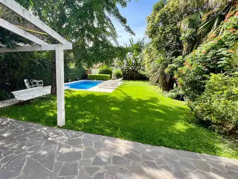 Casa 5 ambientes con 4 baños
