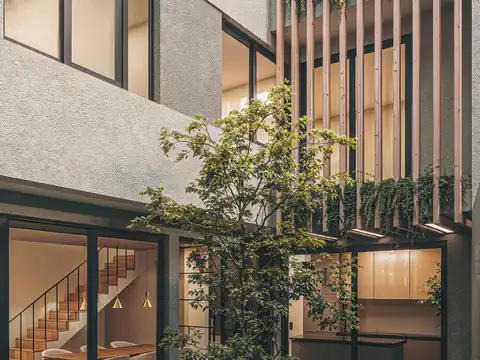 Casa de tres dormitorios con patio y pileta 