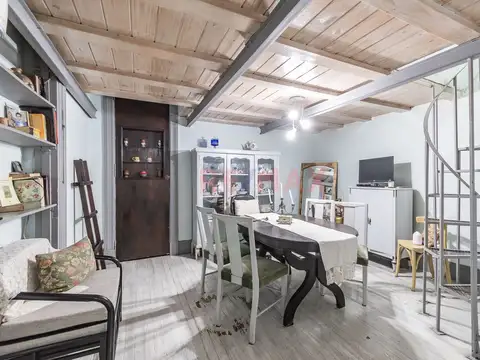 VENTA CASA DE 200M2. EN 'CABALLITO'
