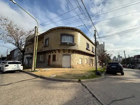 CASA EN PLANTA ALTA EN VENTA - CAMPANA