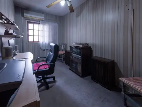 Casa tipo dúplex con quincho patio y cochera!