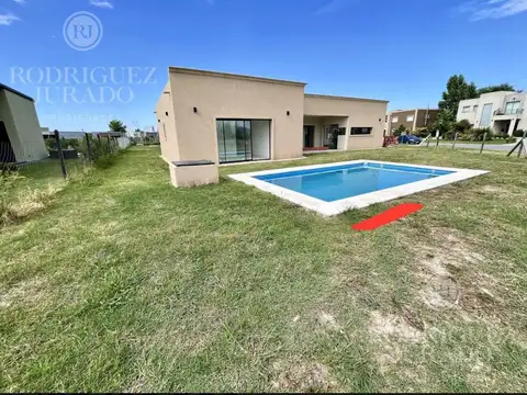 Casa 4 ambientes con 2 baños