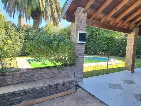 Casa en Venta con 2 cocheras