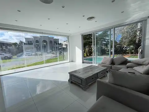 Casa 5 ambientes con 5 baños