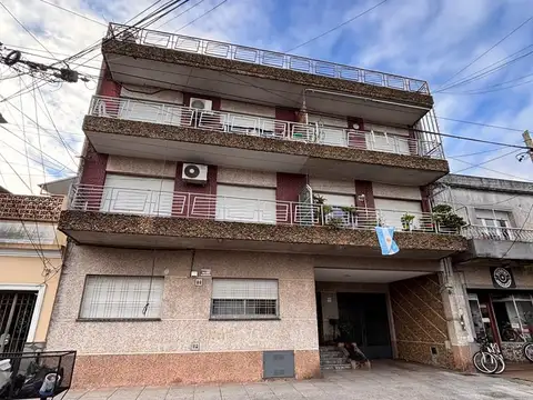 Departamento 2 amb con balcon, centro villa bosch- por escalera