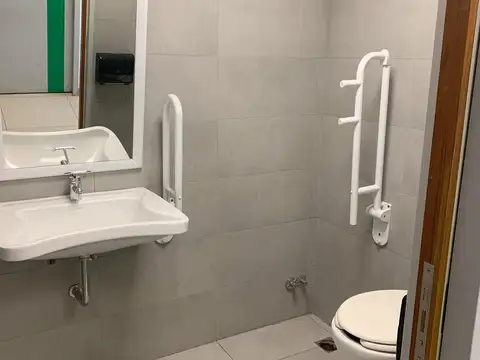 Oficina en Venta con 99 cocheras