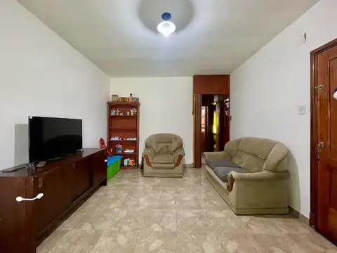 Casa 5 ambientes con 1 baño