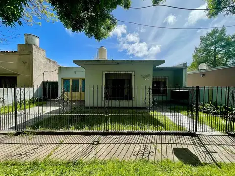 CASA EN VENTA CITY BELL 2 DORMITORIOS PARQUE