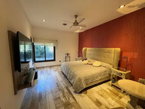 Casa 8 ambientes con 3 baños