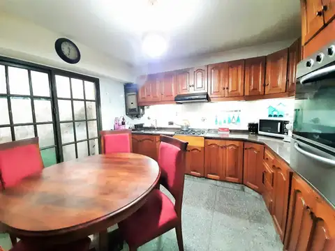 EXCELENTE CASA CHALET 4 AMB TERRAZA Y LAVADERO