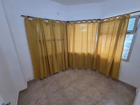 Impecable dpto 3 amb al frente en planta baja. Excelente ubicacion: Portela 611, Lomas de Zamora