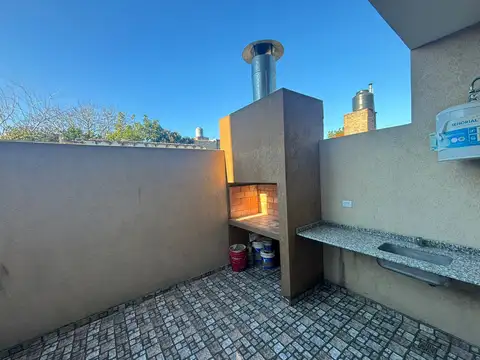 Depto Tipo Casa en Alquiler con 1 cocheras
