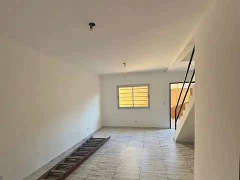 Depto Tipo Casa en Alquiler de 3 ambientes