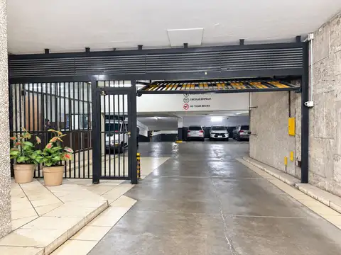 Cochera fija en  Santa Fe y Laprida Recoleta