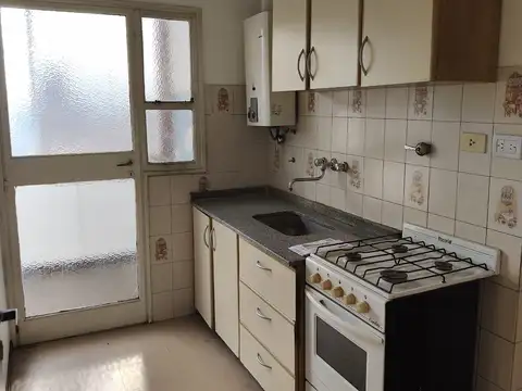 DEPARTAMENTO DE 3 AMBIENTES CON BALCÓN AL FRENTE Y EXCELENTE VISTA ABIERTA. BERUTI 205 AVELLANEDA