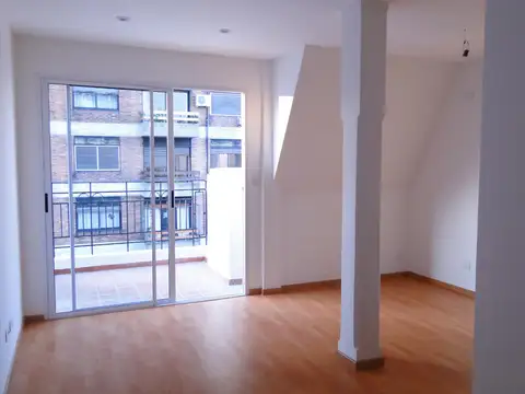 Arenales y Suipacha. Con terraza de uso exclusivo