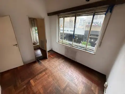 Peru 400, Piso 1
