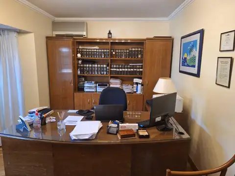Casa en Alquiler con 2 cocheras